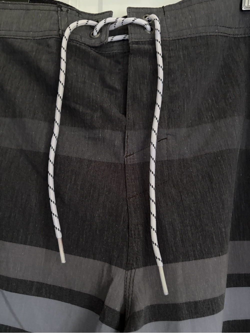 NWT Hang Ten Sz 38 Board Shorts Light Gray Horizontal Stripe Back Pocket - Picture 3 of 5
